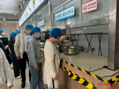 新颖水灵的青菜、色泽鲜明的肉类