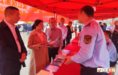 喇叭里轮回播放食物平安学问音频